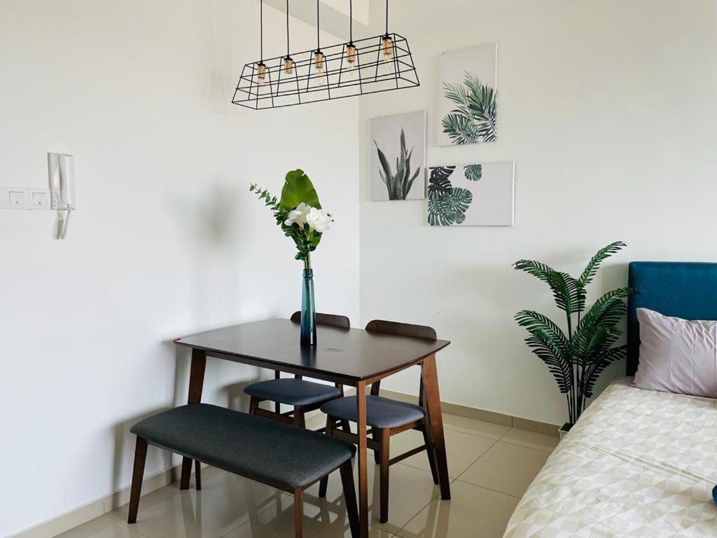 Homestay I-City Cantik, Tenang, Wifi, 4K Smart Tv, Netflix, Coway, Free Parking Шах-Алам Экстерьер фото