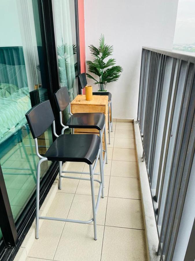 Homestay I-City Cantik, Tenang, Wifi, 4K Smart Tv, Netflix, Coway, Free Parking Шах-Алам Экстерьер фото